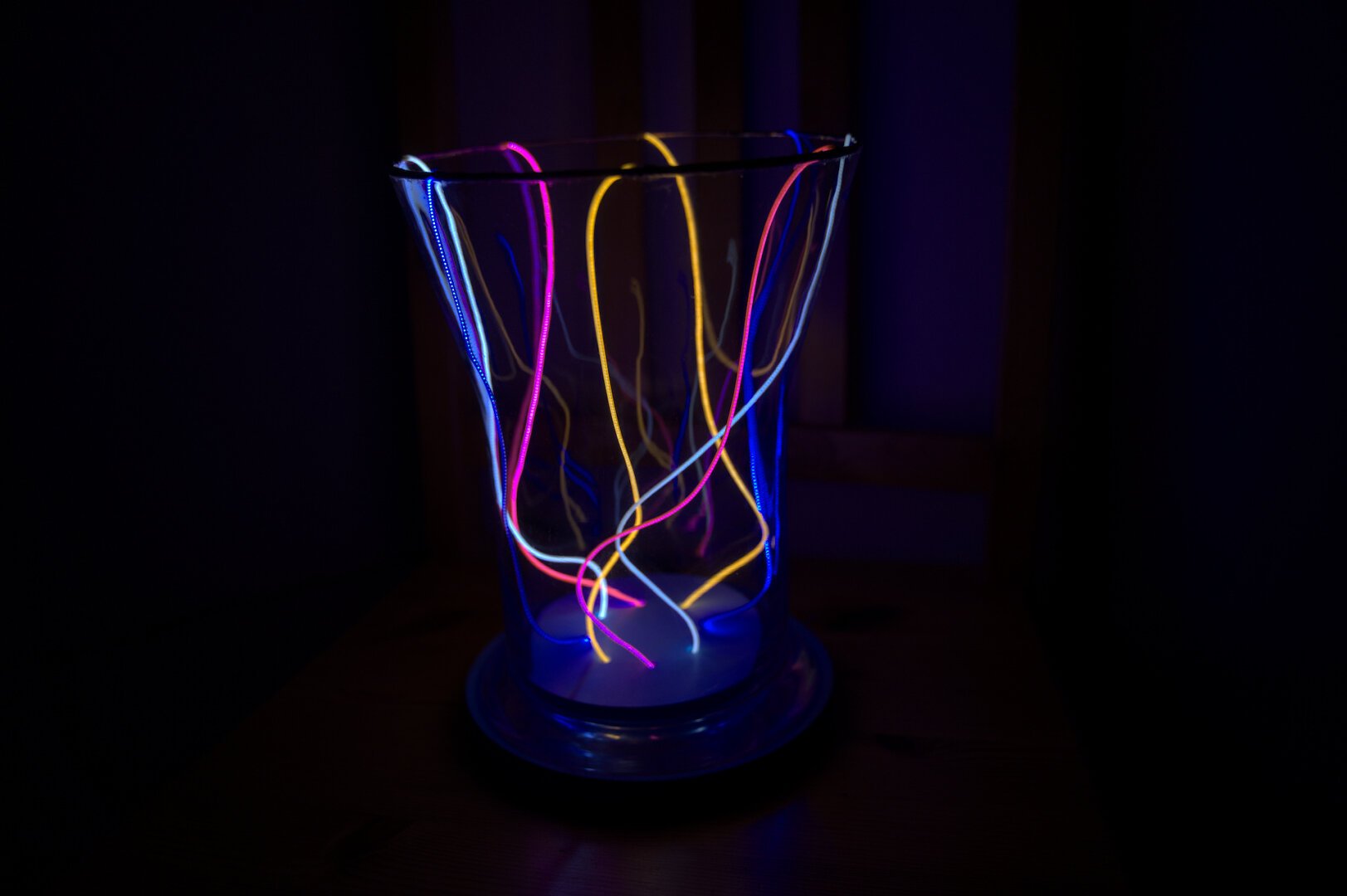 Vase avec filaments leds multicolores