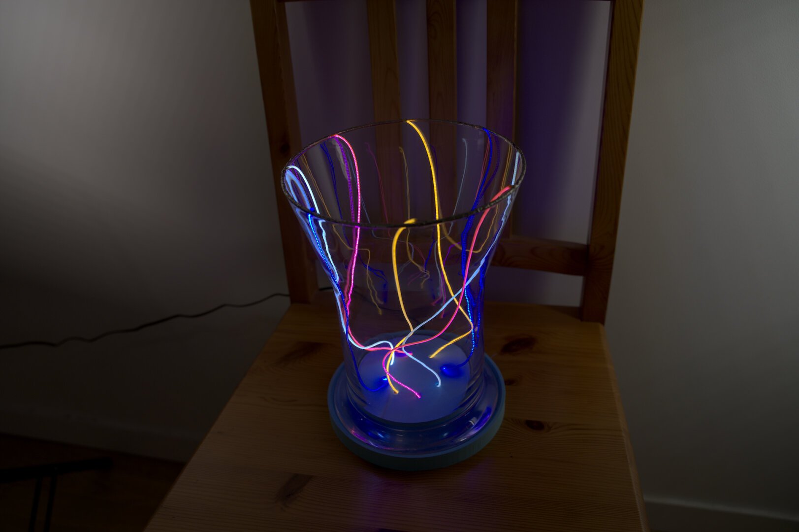 Vase avec filaments leds multicolores