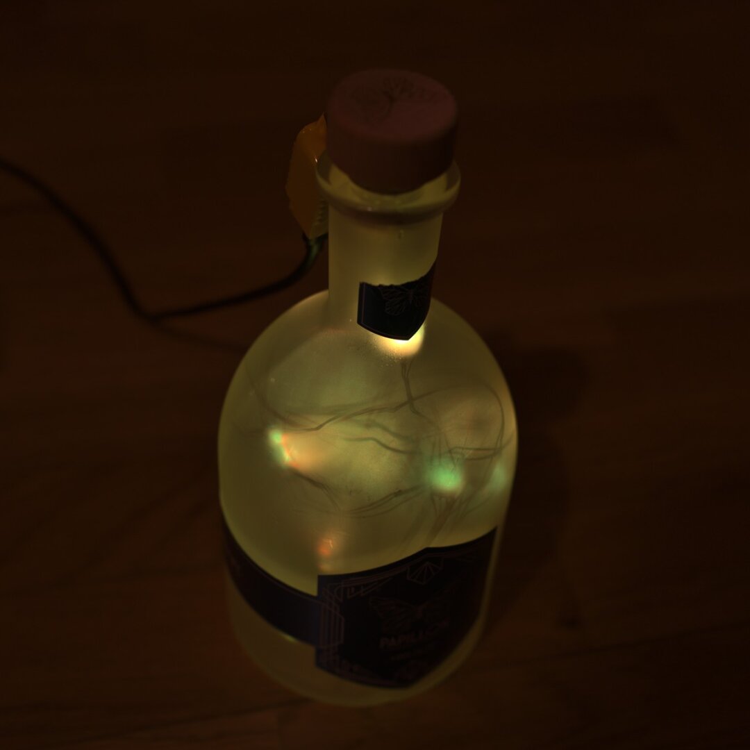 Leds dans une bouteille, motif jaune