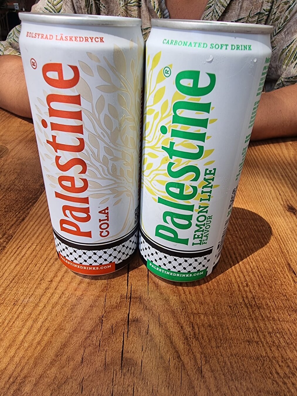 latas de Palestine Cola y Lemon Lime