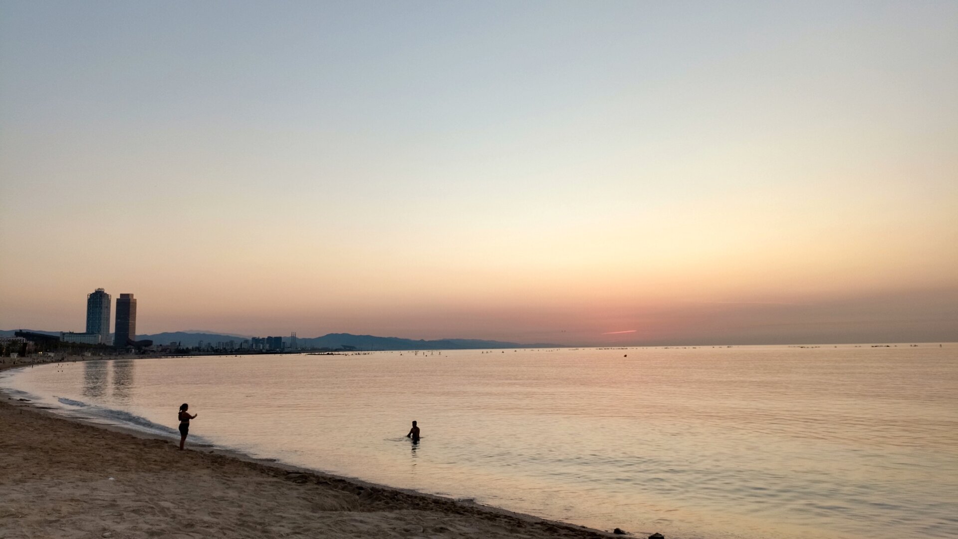 amanecer en Barcelona. Platja de Sant Sebastià