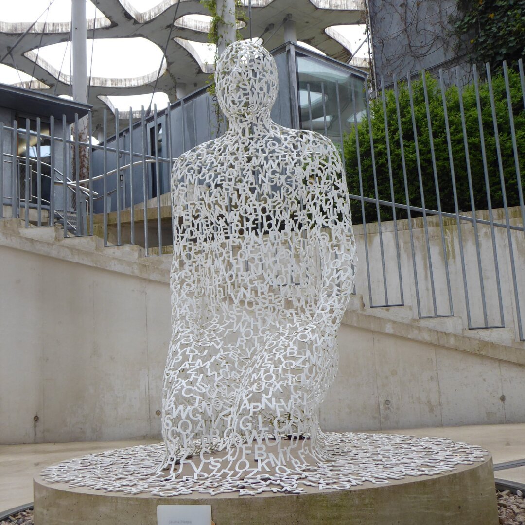 an image from my Pixelfed (because, fuck instagram), shows a sculpture made with white letters. It stands in the courtyard of the Fondation Jan Michalski in Montricher
