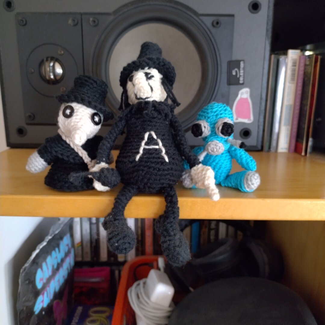 an image from my Pixelfed, shows three crochet figures made by @fr3nzin3