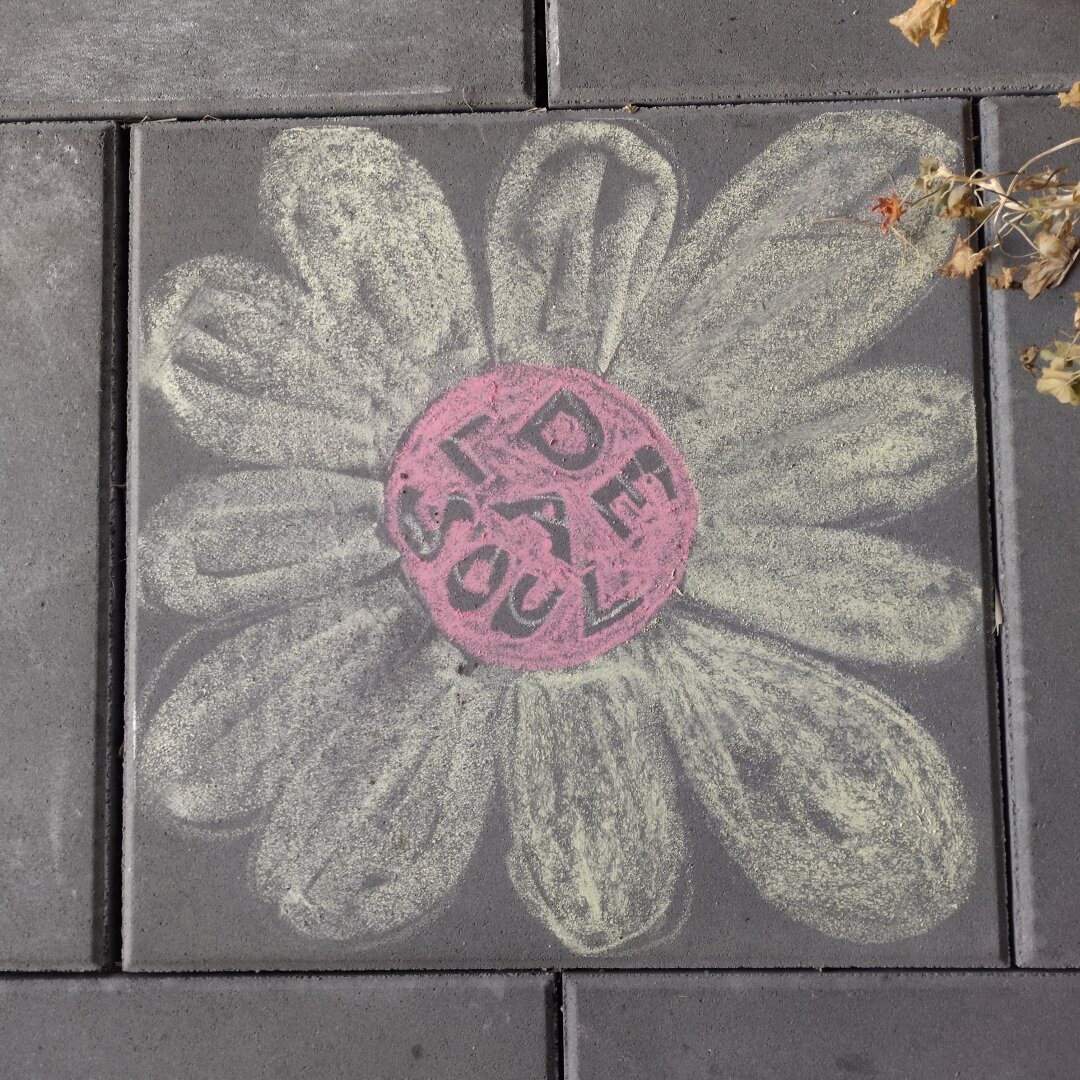 an image from my Pixelfed (because, fuck instagram), shows a chalk drawing of a de la soul daisy