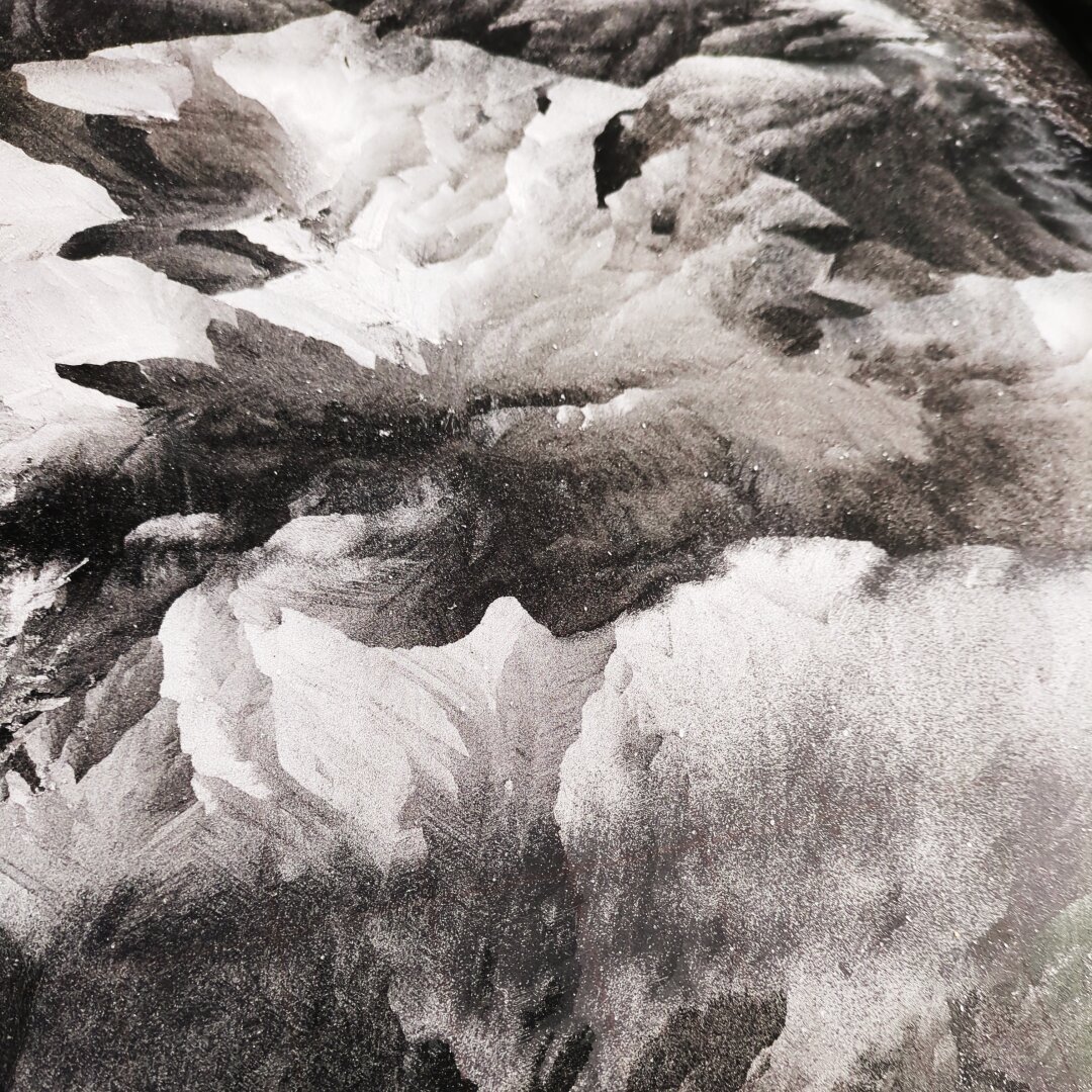 Ice on a frozen Windshield
-----------------------
Eis auf einer gefrorenen Windschutzscheibe