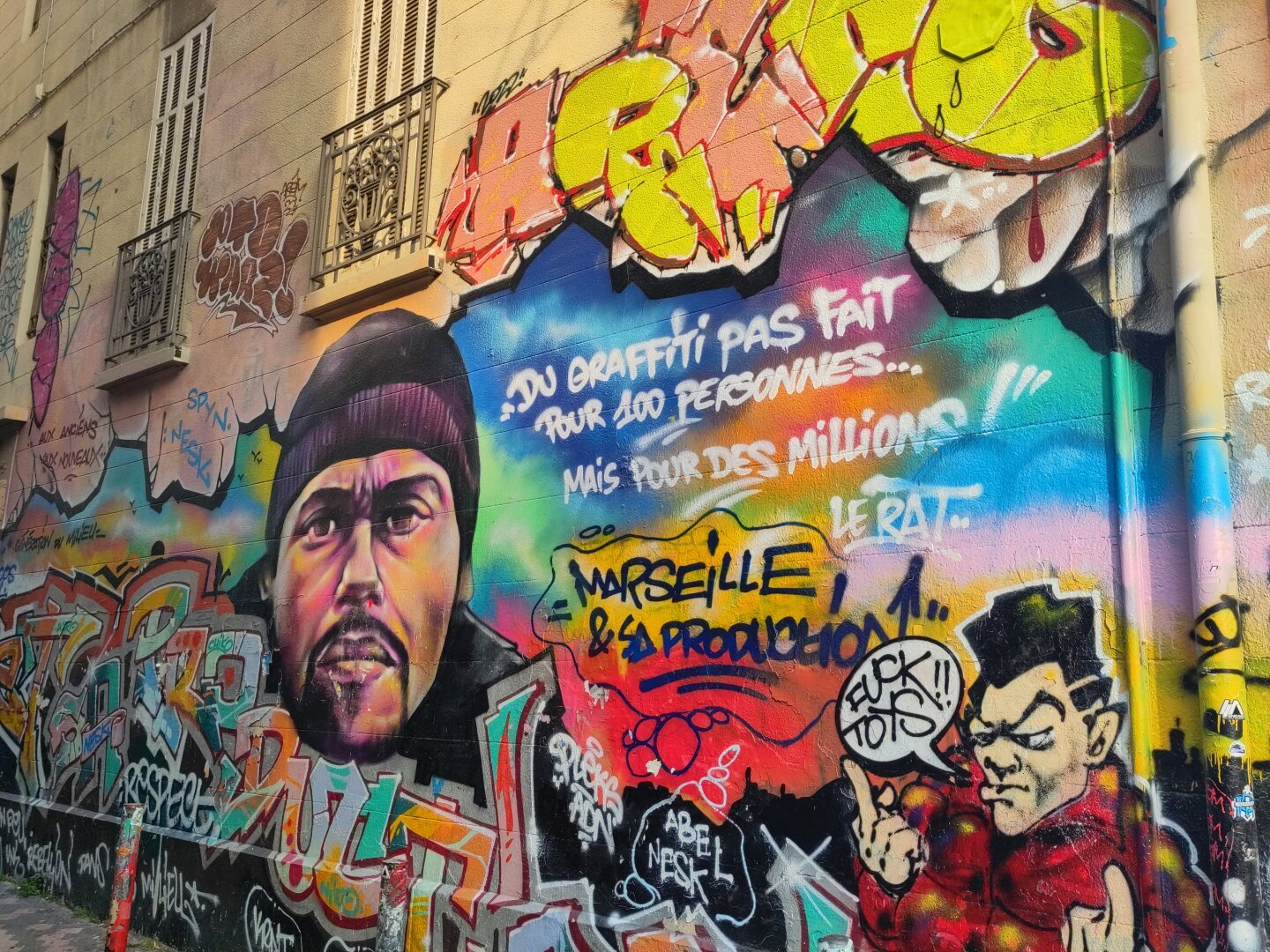 #streetart #marseille #missYourFerry Un graffiti n'est pas fait pour 100 personnes... mais pour des millions !