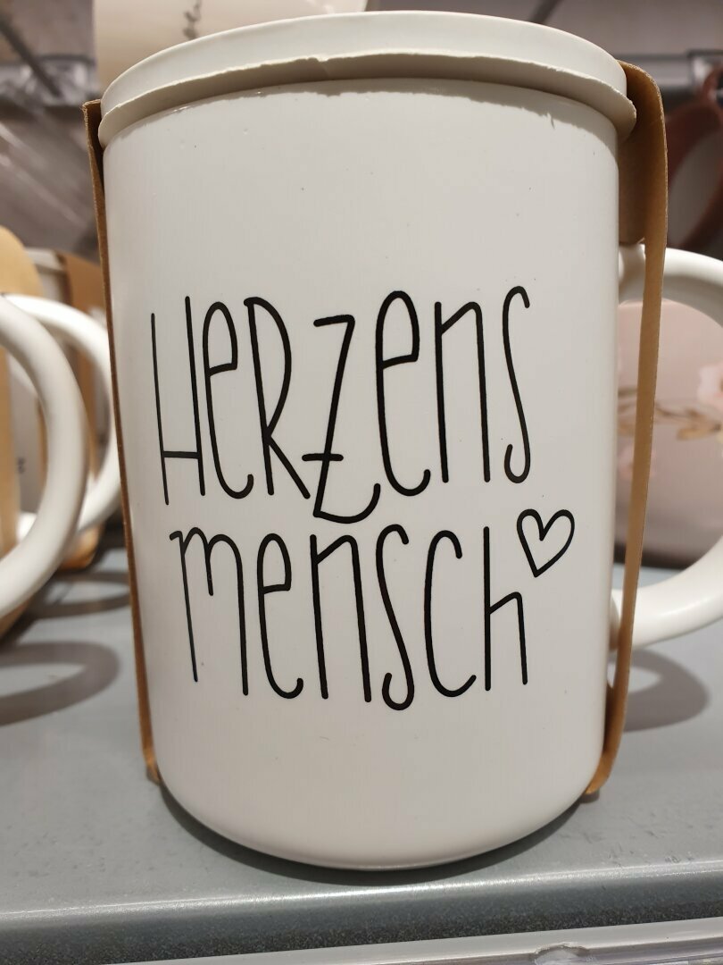 Tasse mit der Aufschrift "Herzensmensch"