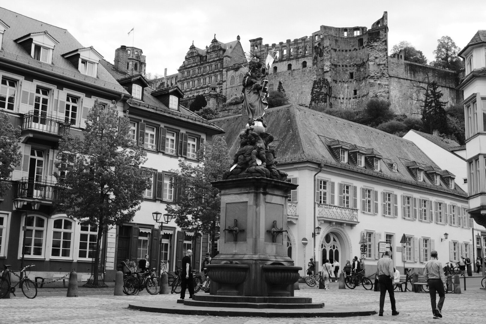 A shot of the Heidelberger Kornmarkt with the castle in the background.