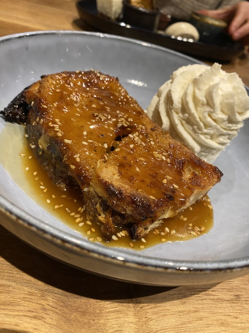 A delicious pain perdu with crème