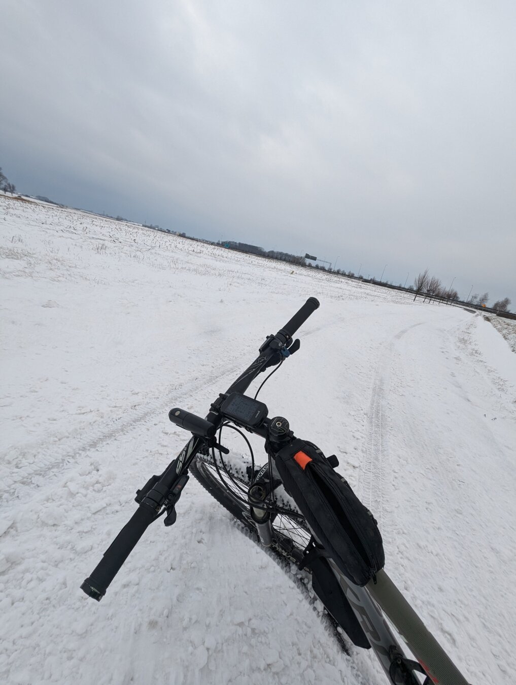 Pierwszy wyjazdu 🚴 w tym sezonie. Jeny jaki #wmordewind 

#cycling #rower #mtb #winterwonderland  #winterRide #biketooter  #bike #wind #29er