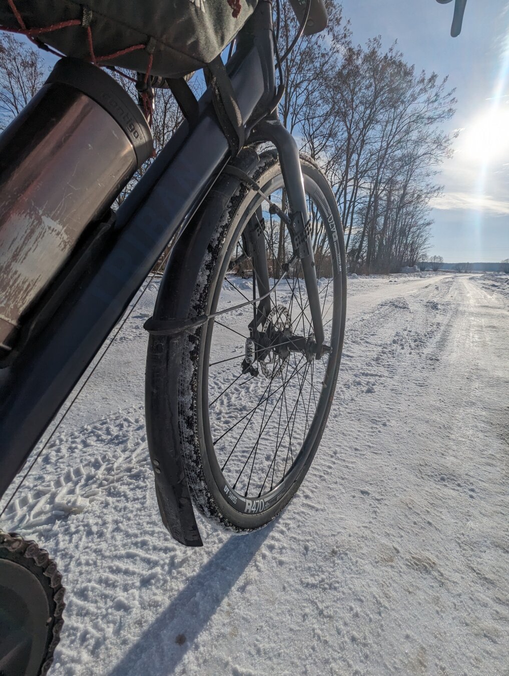 No i powolutku pchamy ten 🚴 w tym sezonie. Załapałem się na mniejsze lub większe zaspy, które powstały w wyniku wczorajszego silnego wiatru. 

#winterride #winterwonderland #winter #slowride #rower #cycling #gravel #biketooter #biking #cyclinglifestyle #polska