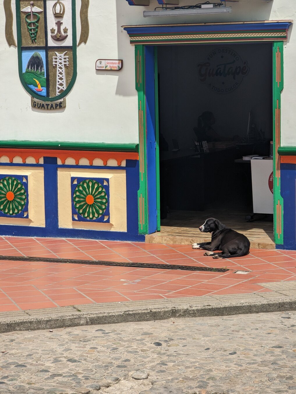 The stone circlet on the wall of a Guatape building