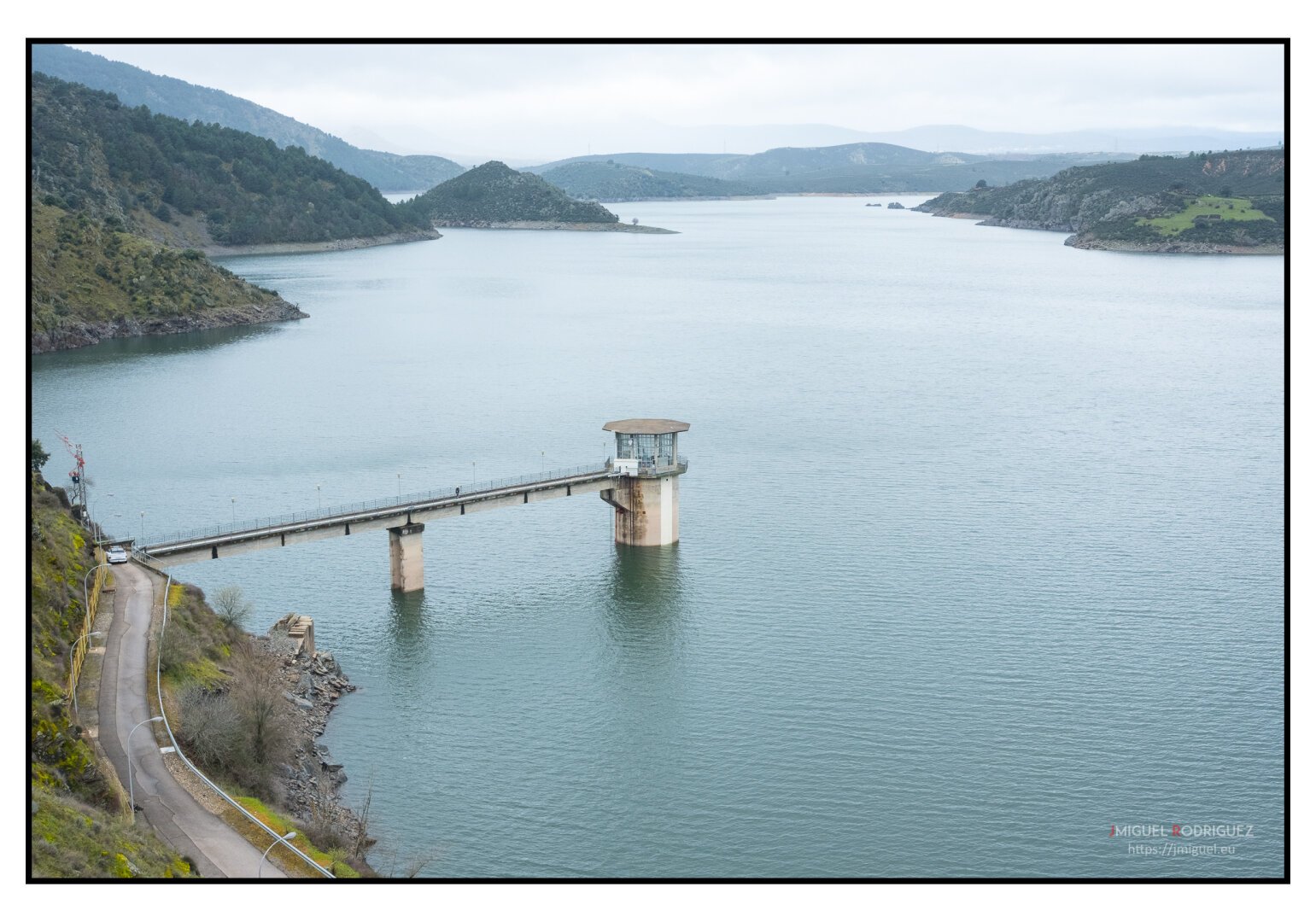 Presa del Atazar, hasta arriba de agua