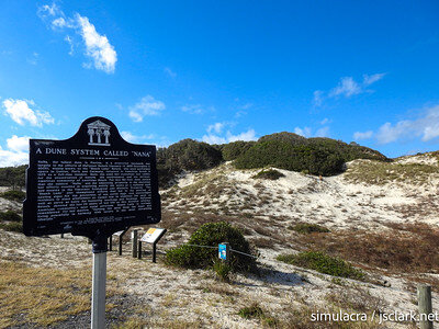 The "Nana dune" with historical marker.