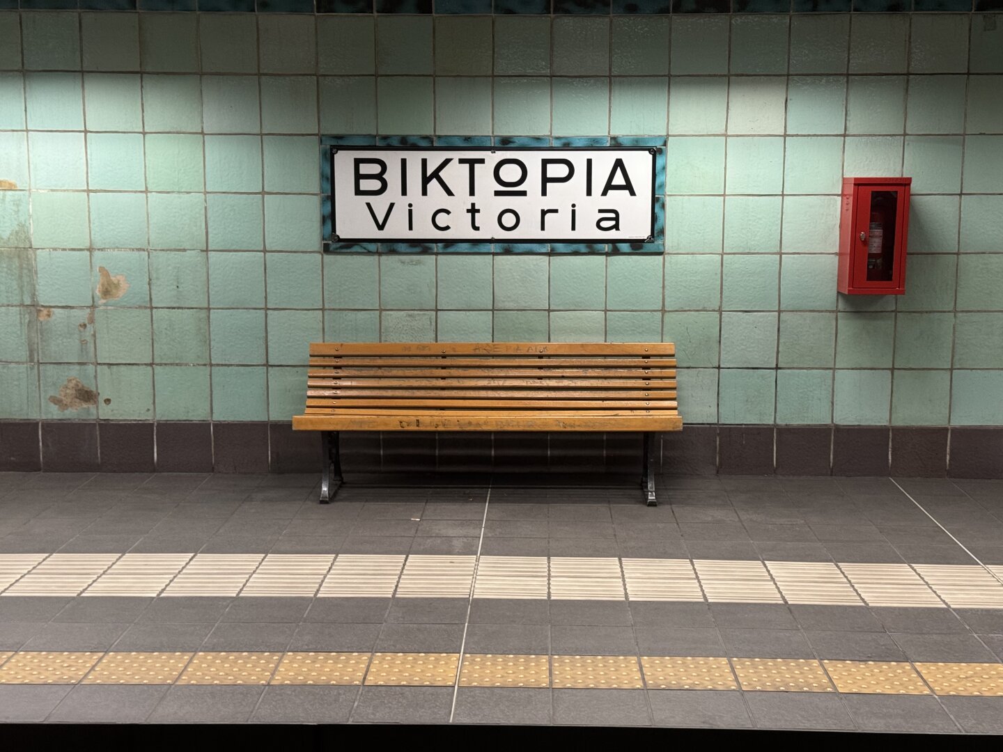 Metro station sign in Athens reading Βικτόρια/Victoria