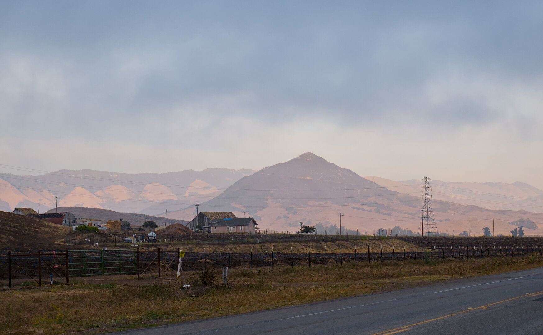 Same scene, a bit more zoomed out
