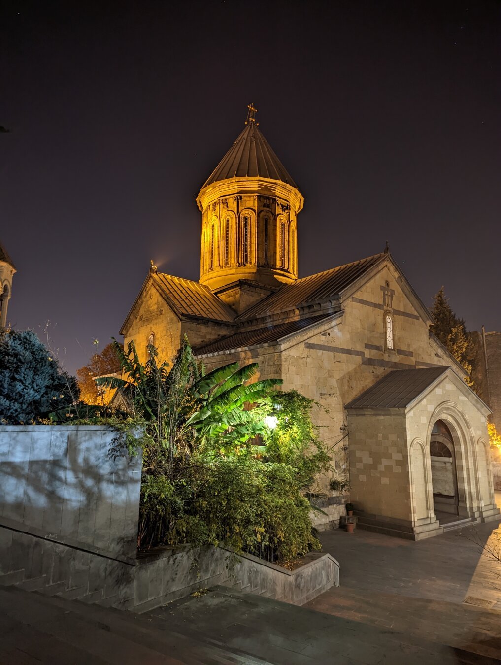Photo of the same church but from further away, showing the western facade of the church