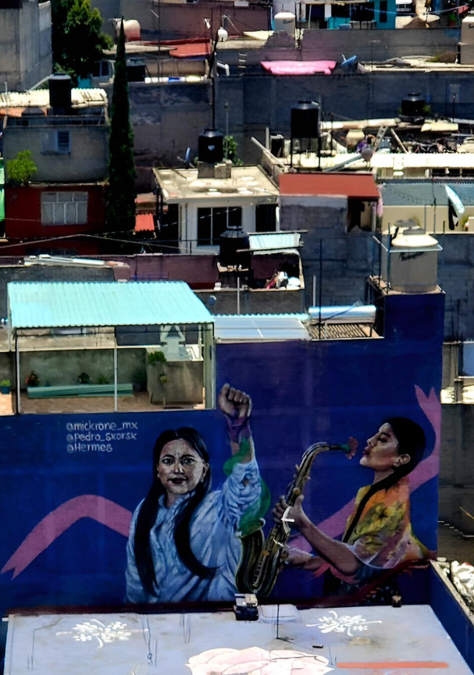 Artwork by unknown artist visible from the Cablebús gondolas as they glide over Iztapalapa in Mexico City