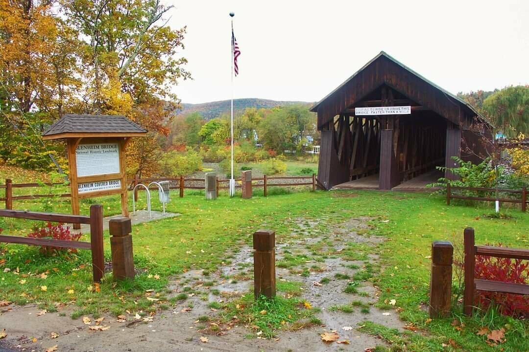 The Blenheim Bridge in New York. A former bridge for cars and pedestrians. There is an information sign on the left.