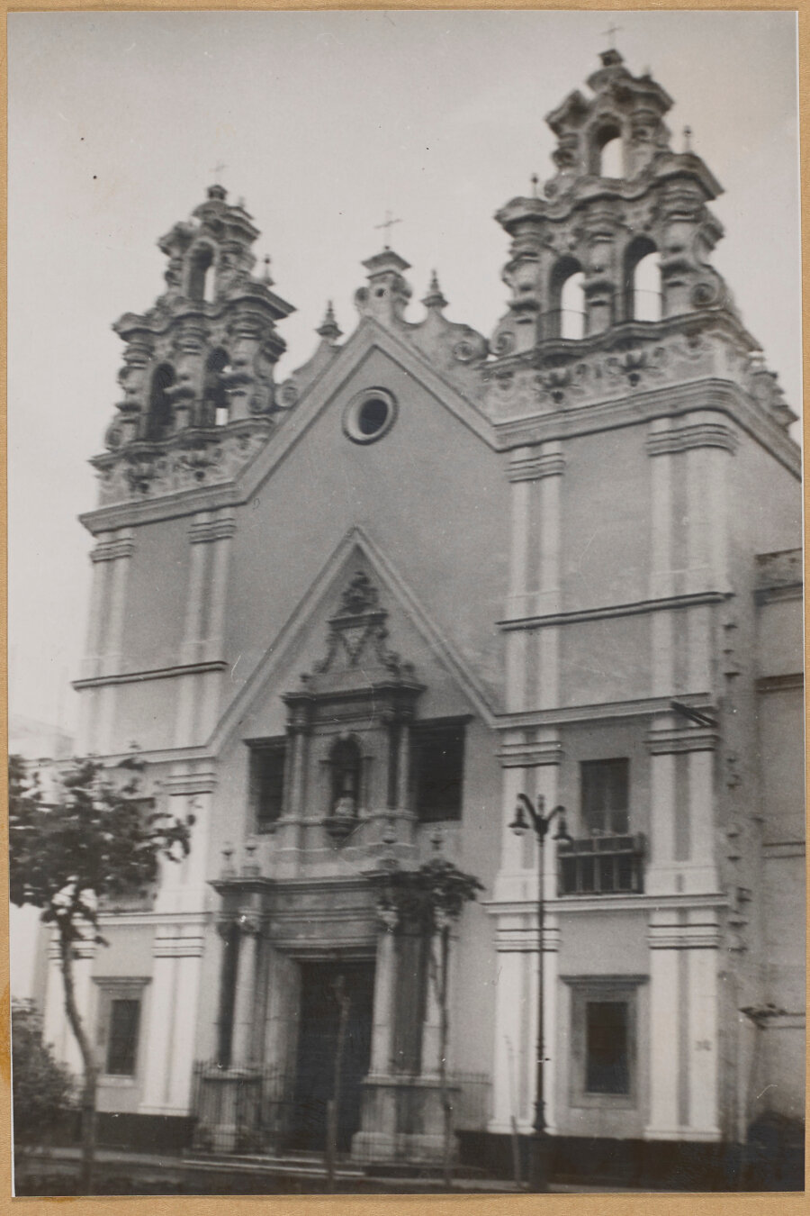 La fachada de la iglesia.
