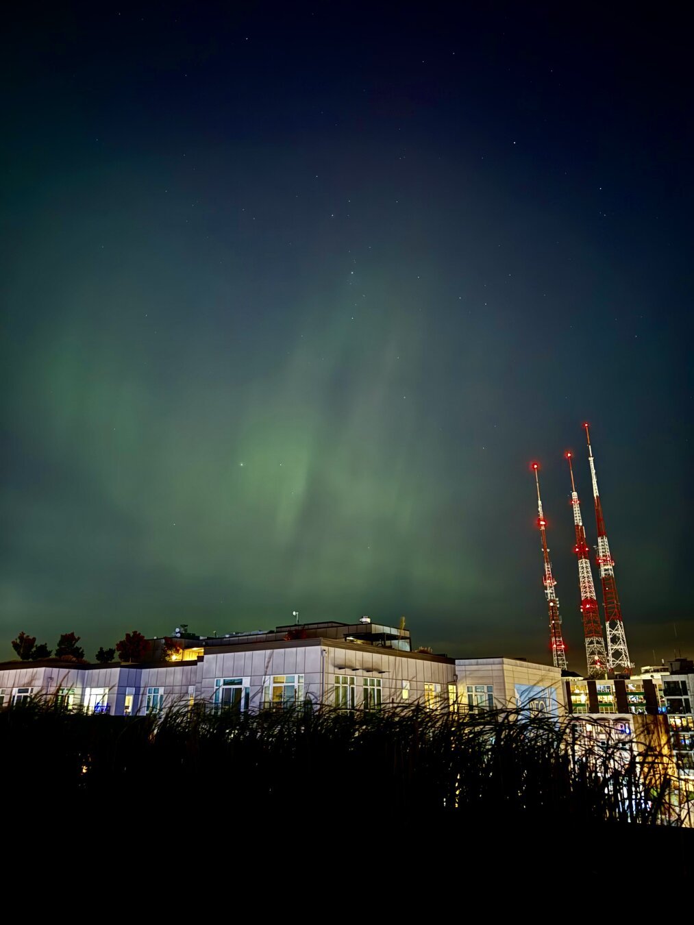 Aurora borealis as seen from Capitol Hill, Seattle.