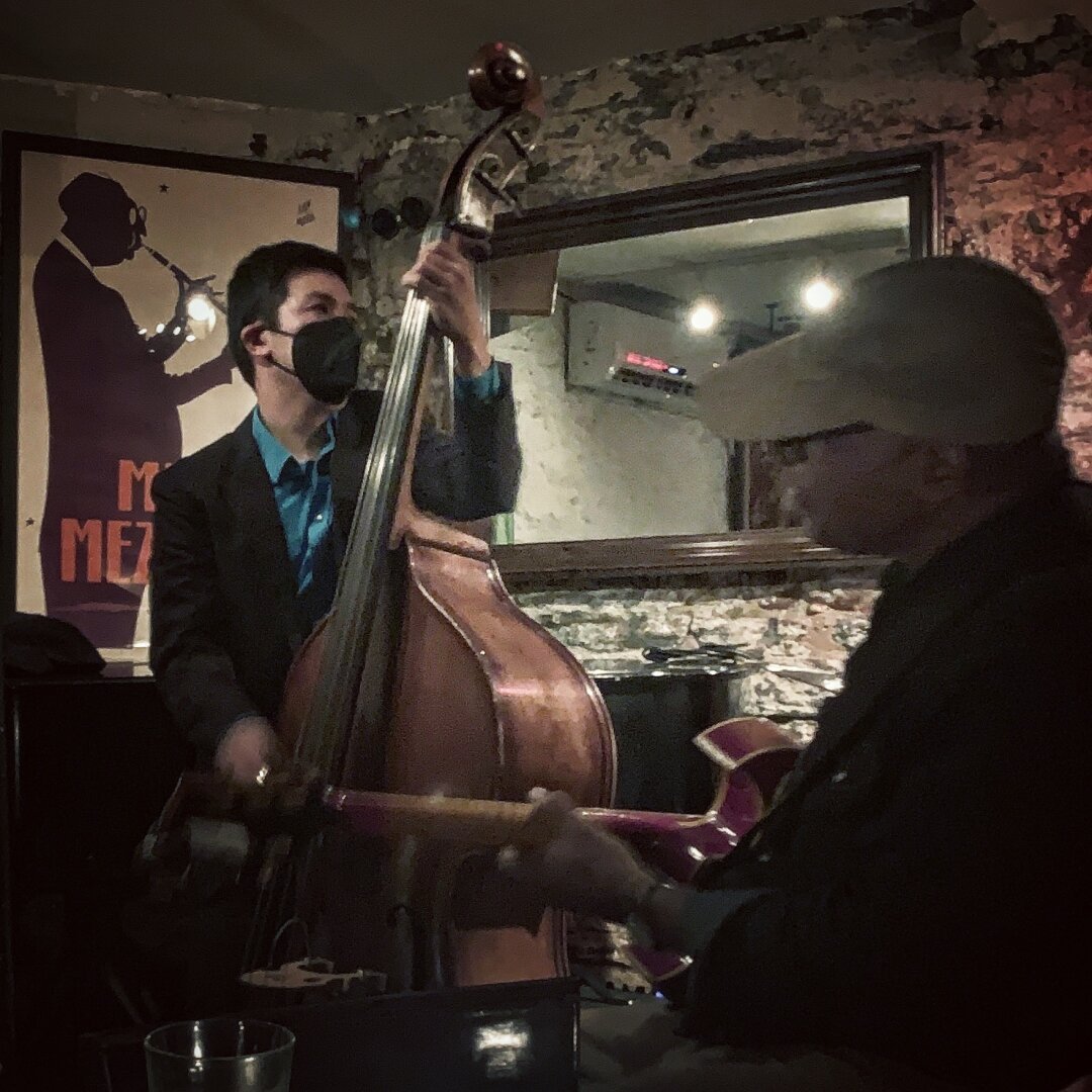 The Ed Cherry Trio playing live at Mezzrow in NYC, October 2023. Pictured: Ed Cherry on guitar and Gary Wang on upright bass