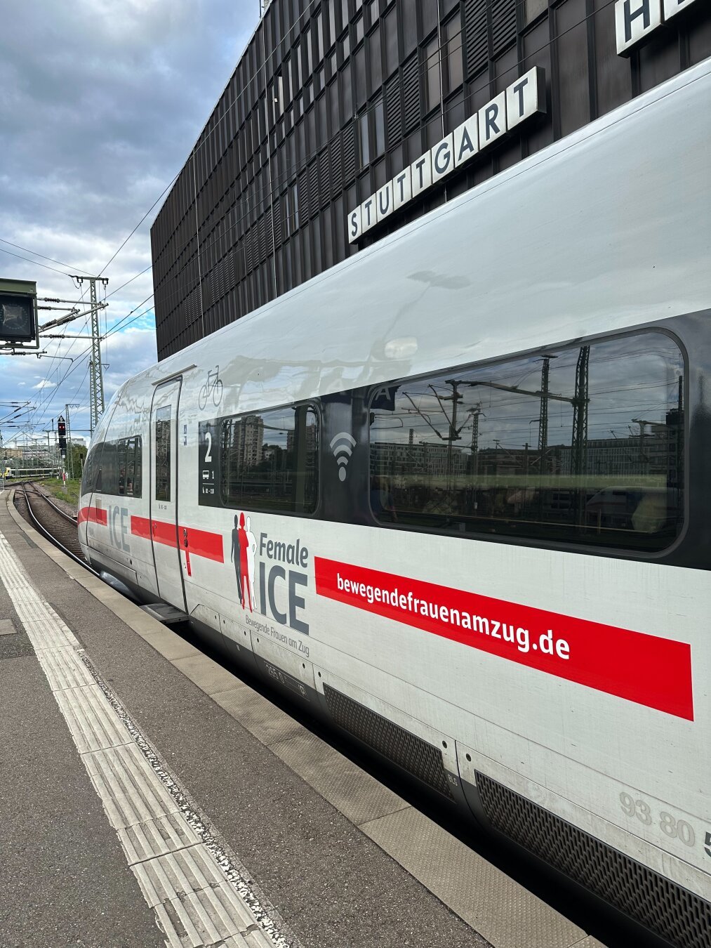 Steuerwagen Female ICE