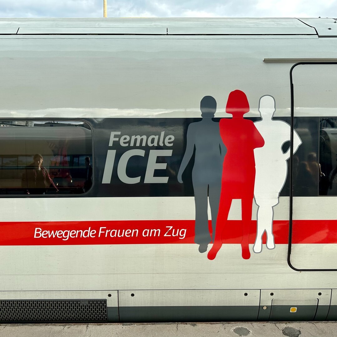 Seitenansicht Female ICE
