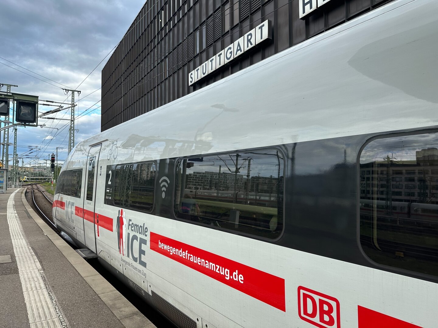 Steuerwagen Female ICE