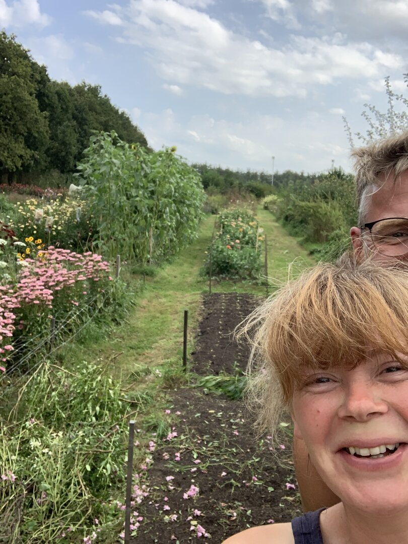 Eline en Gossen op de kwekerij.