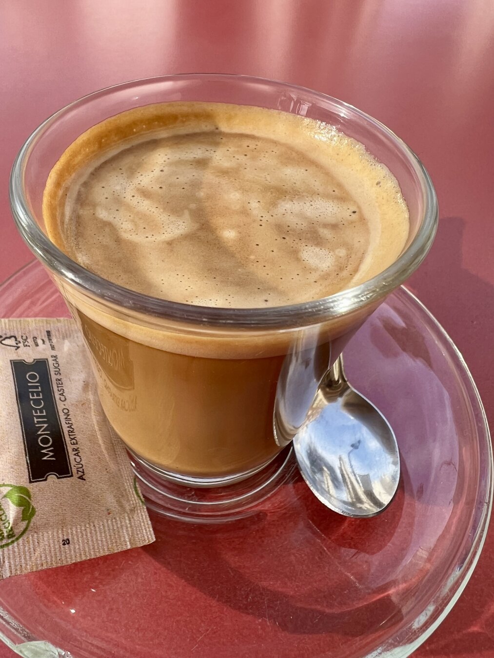 Un café cortado, de bar.