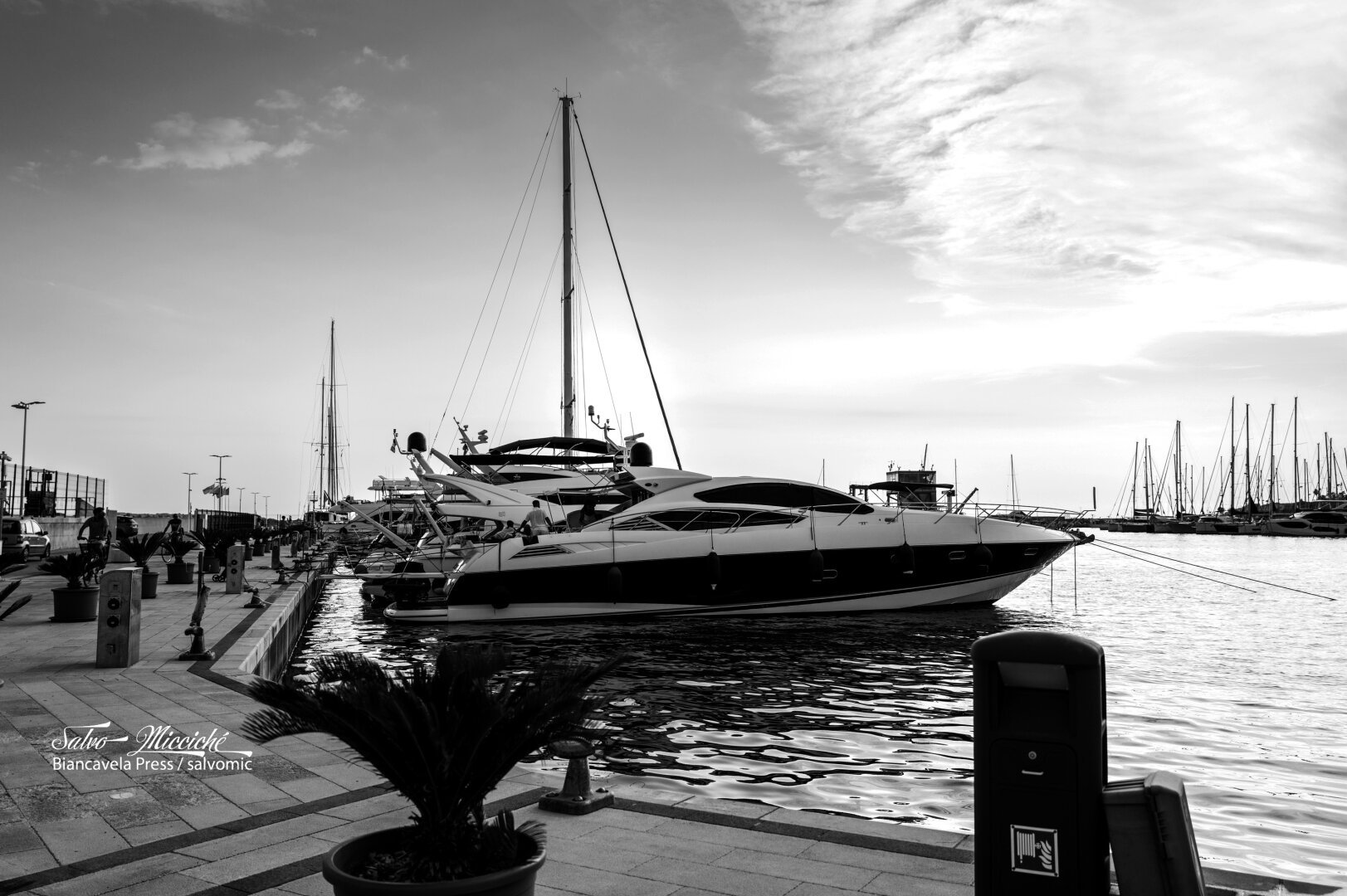 Sailing, with Amiyah (Valletta 🇲🇹)

#leica_camera #monochrome #malta #sailing #travelling