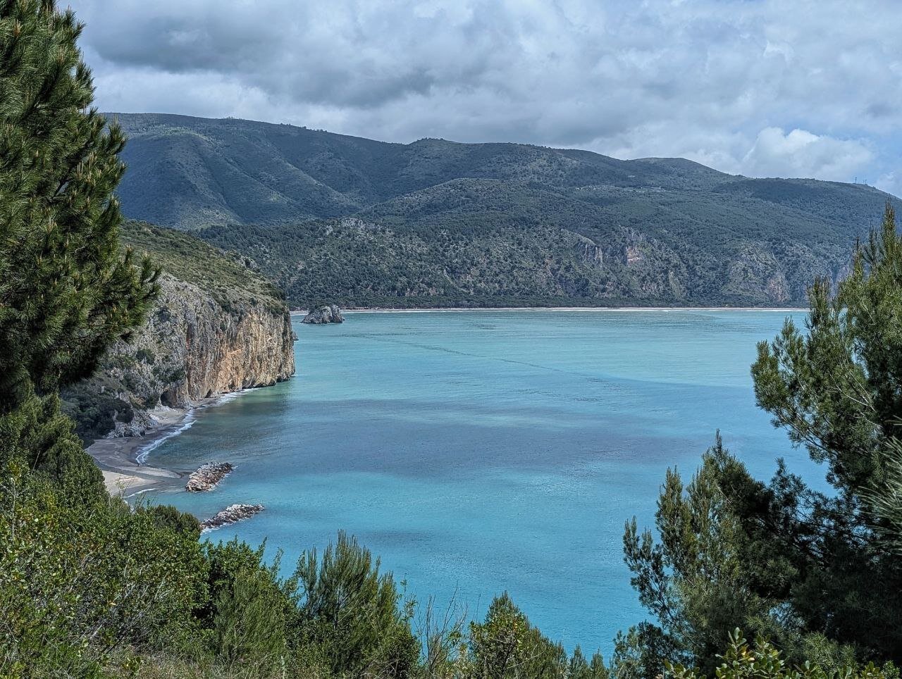 Landscape of the sea near the Buon Dormire bay. Besides the mountainous coastline and the crystal-clear waters of the sea, one can glimpse the Coniglio (Rabbit Rock, on the left).