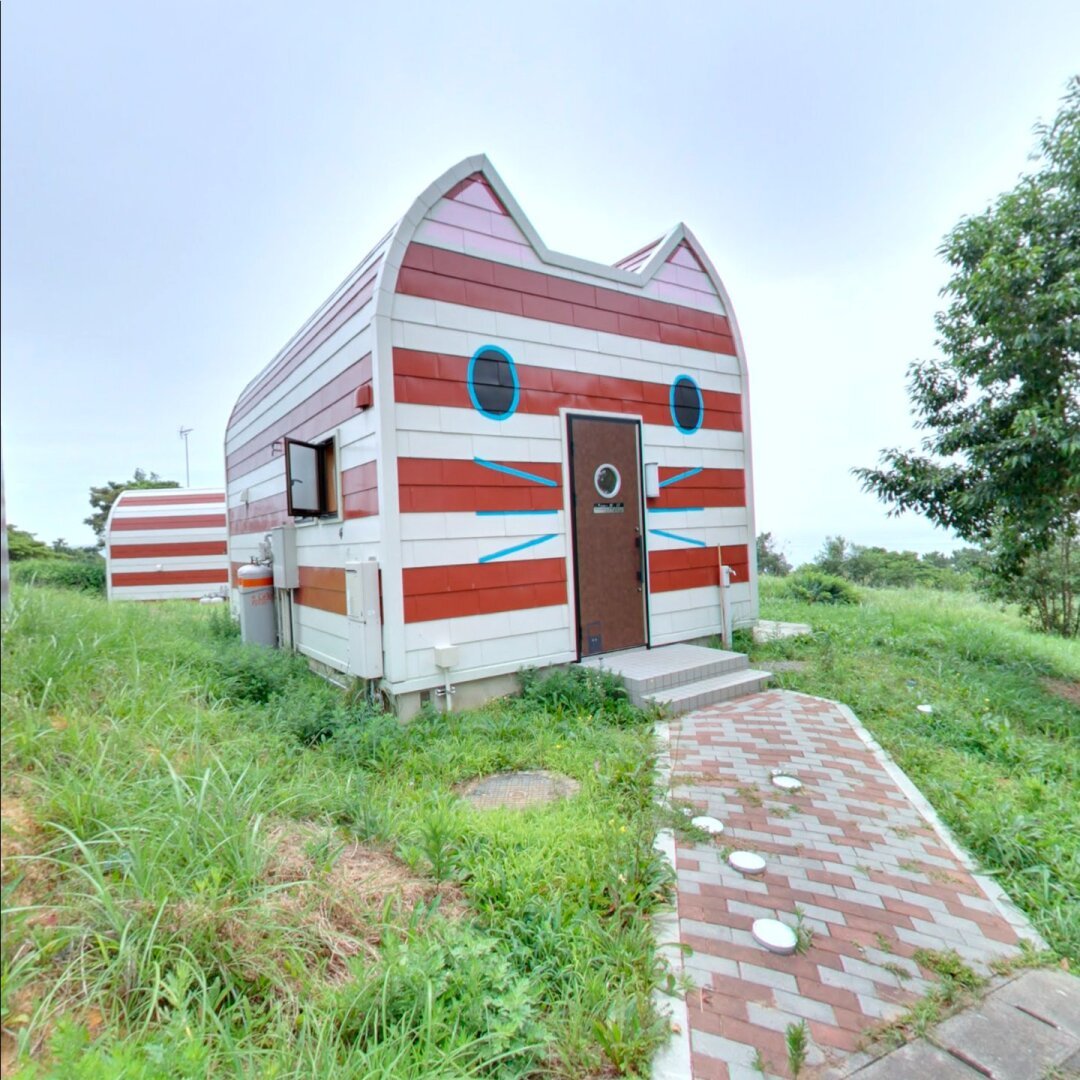 cat-shaped cabin