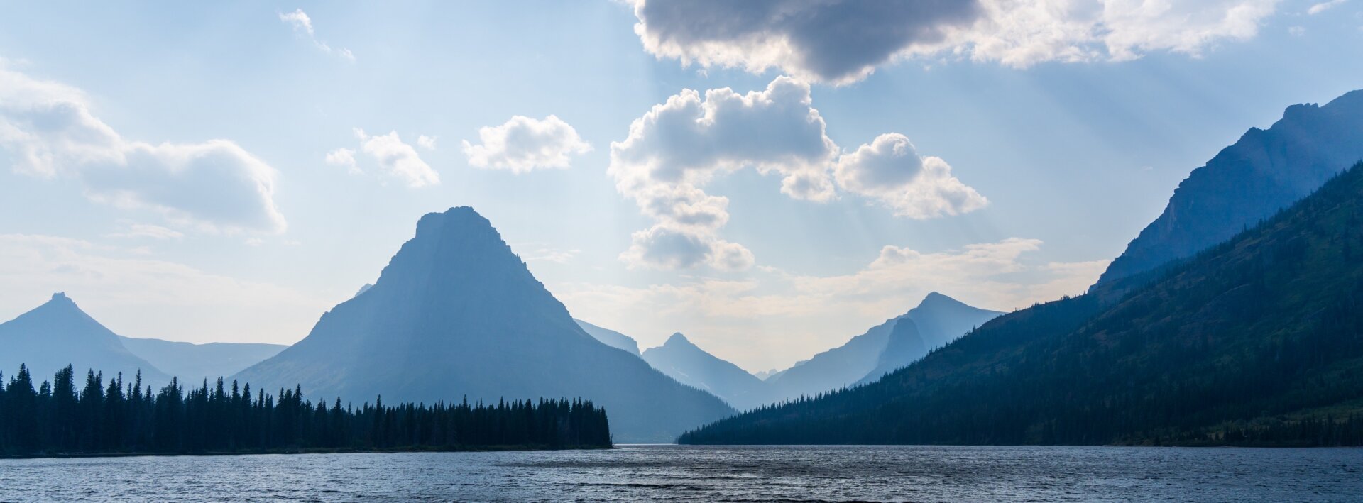 A panoramic view of a lake, with big smoky mountains behind. [Sony A7R V / Tamron 25-200]