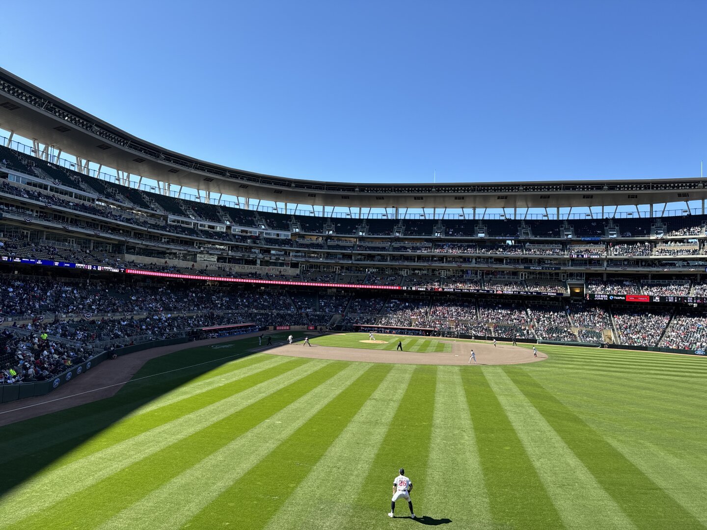 Twins outfielder in Twins Stadium