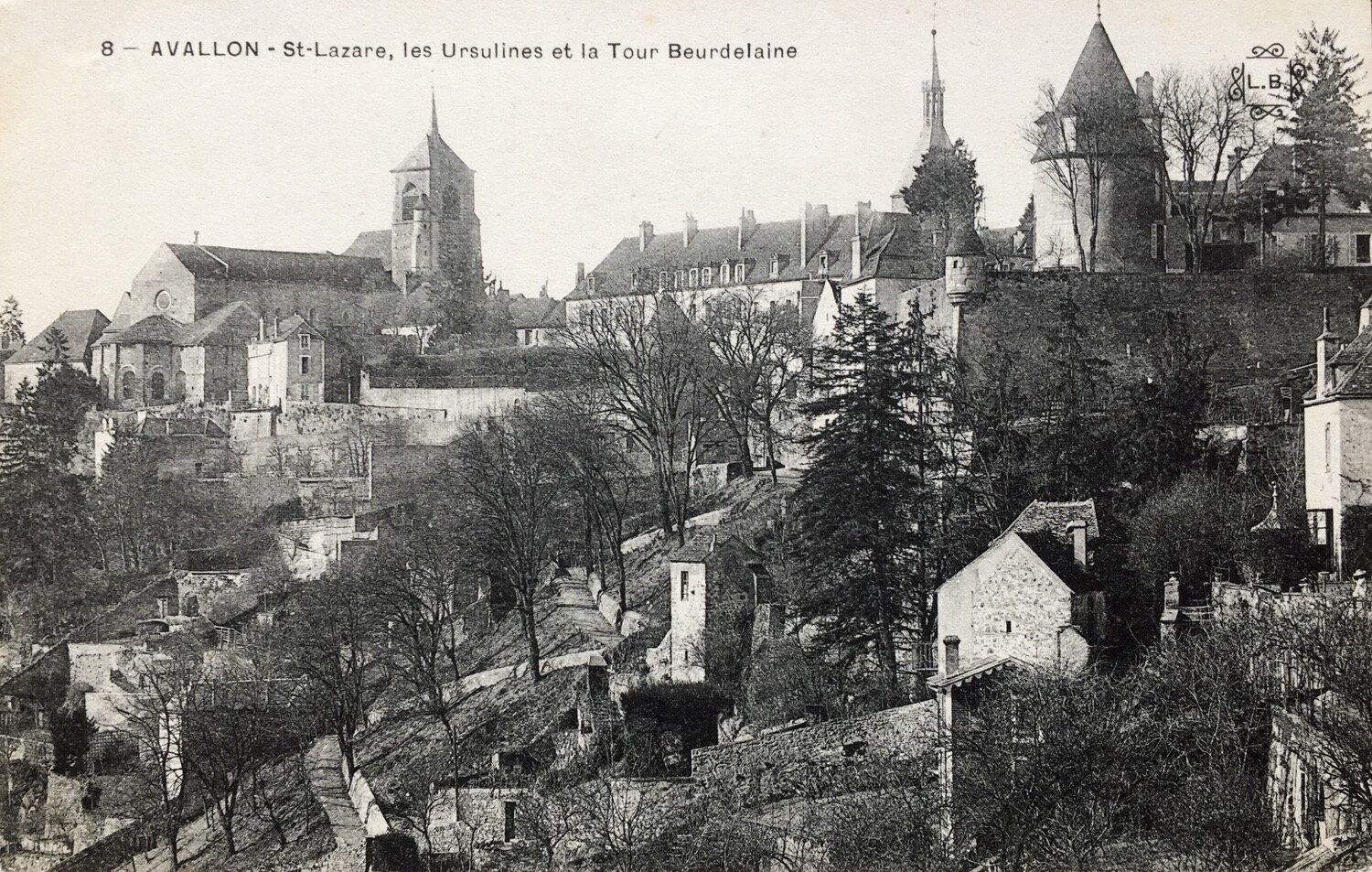 La Tour Beurdelaine avec l’échauguette en premier plan