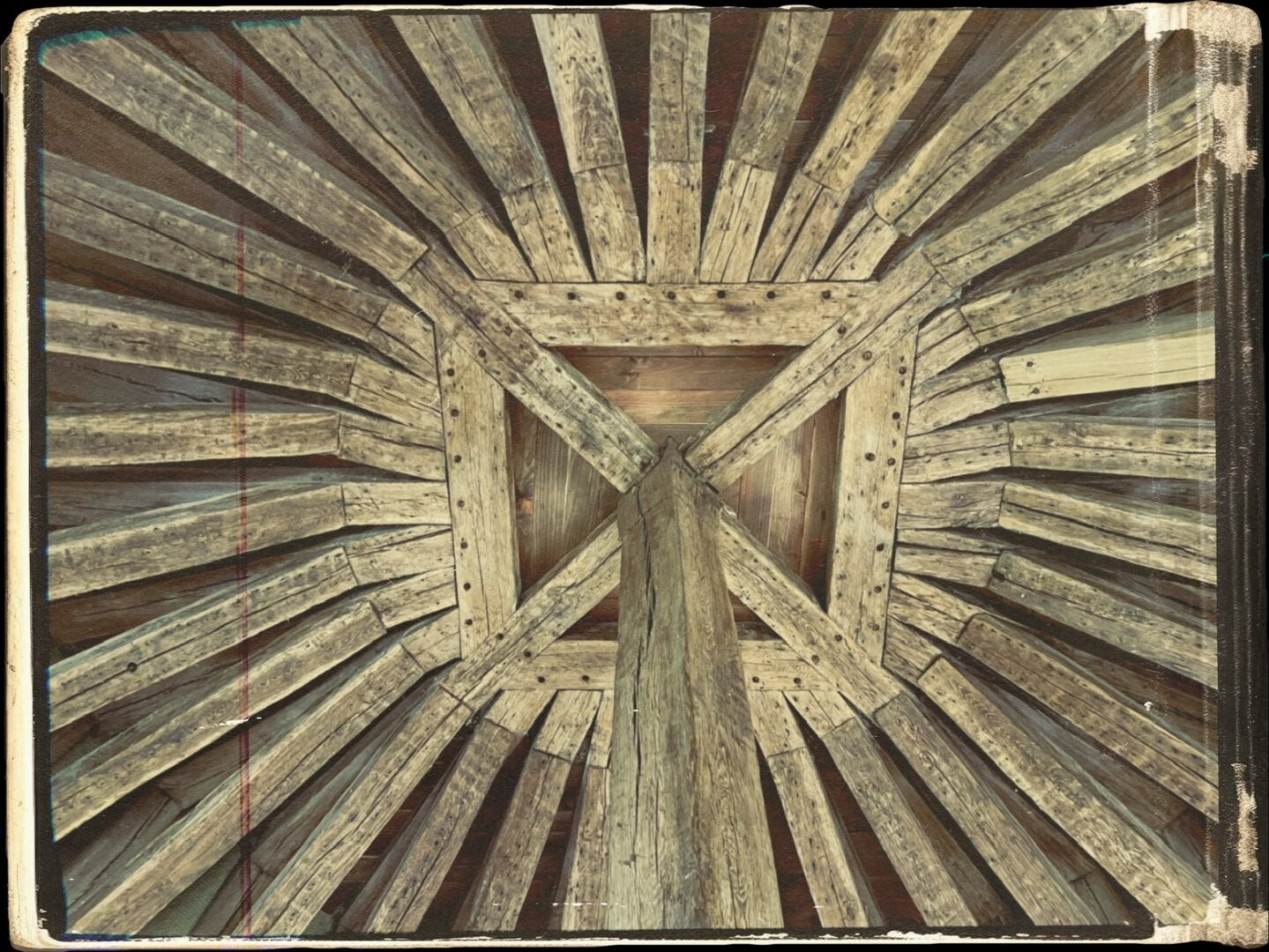 Plafond du salon de la Tour Beurdelaine