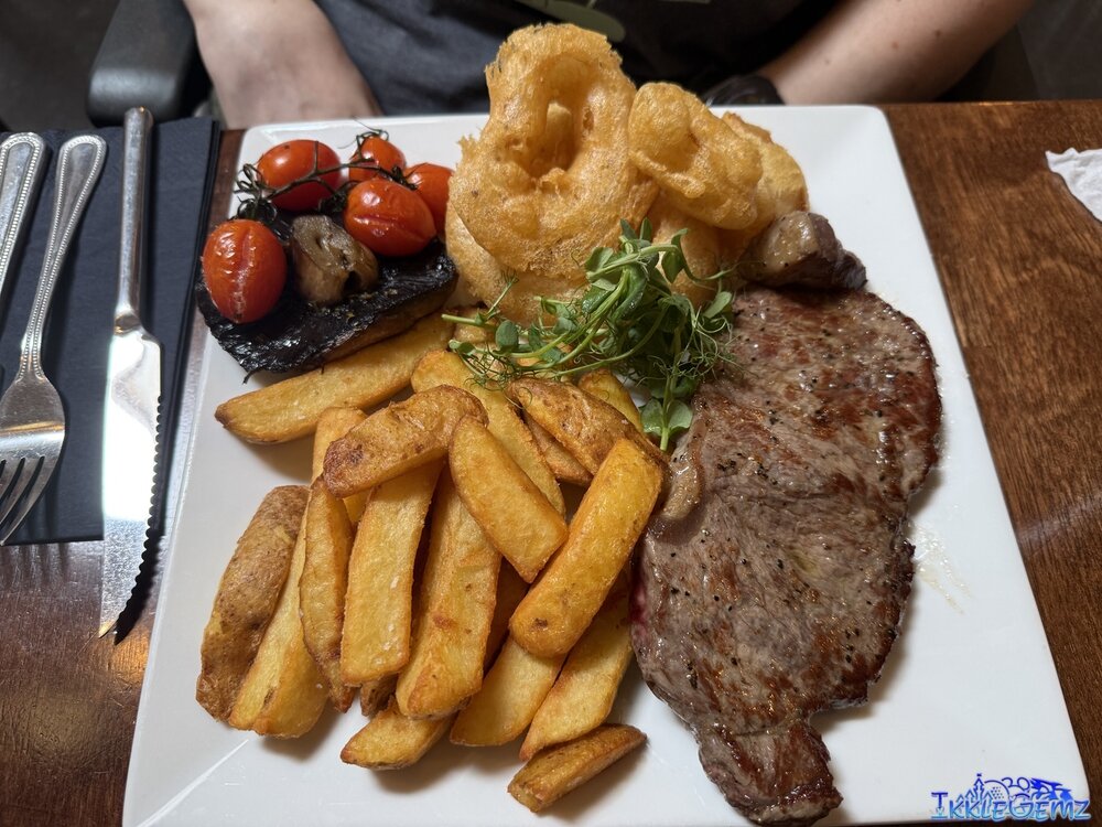 8oz Sirloin Steak with chunky chips, vine tomatoes, field mushrooms & house battered onion rings.