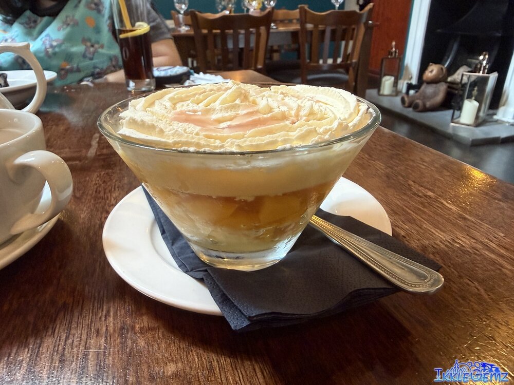 Peach & Prosecco Bellini Trifle.