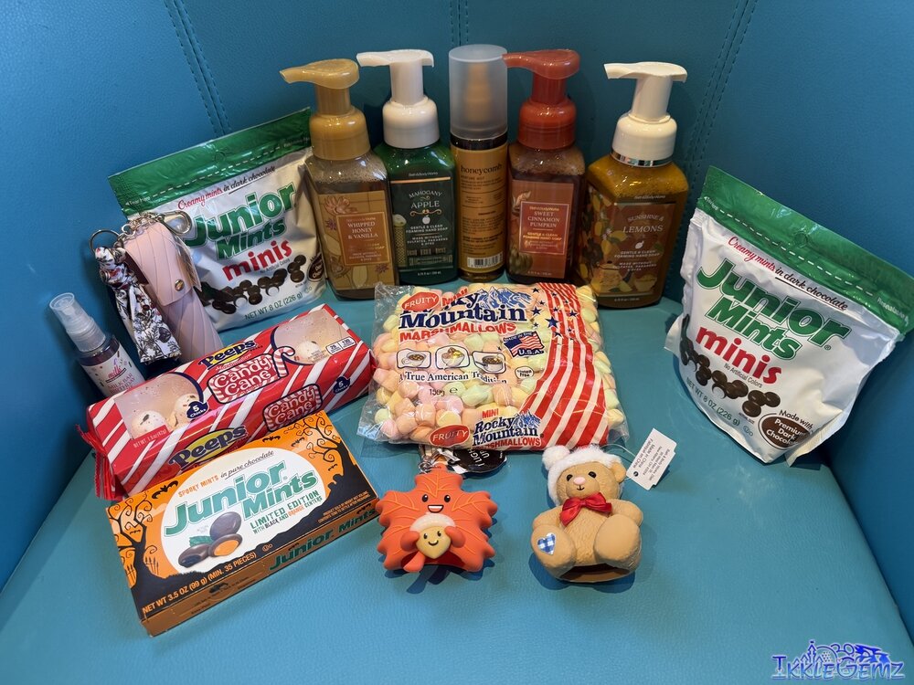 A bunch of Bath & Body Works and American sweets. The list is in the post as it was too long to fit in the ALT text.