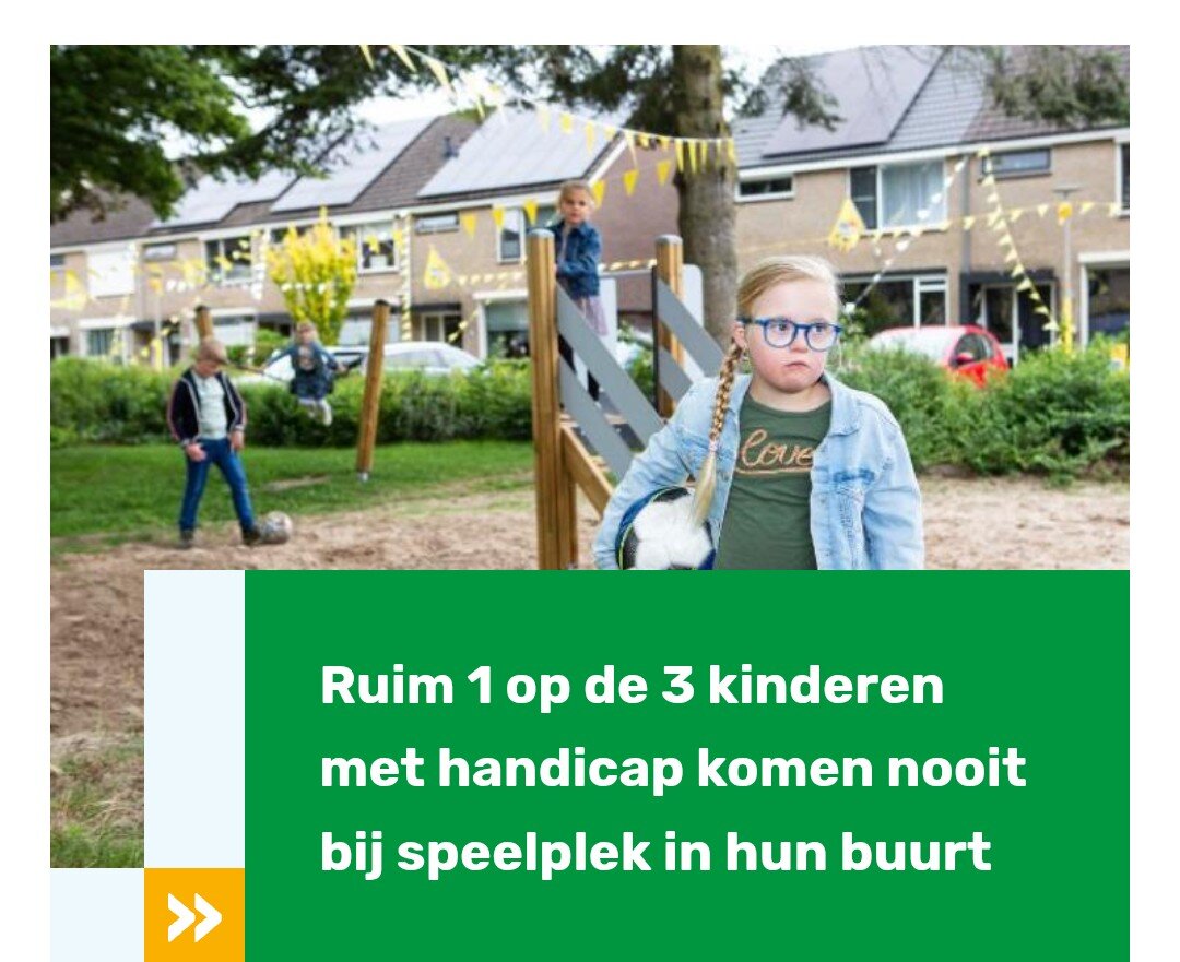 Screenshot van website van organisatie die opkomt voor invalide kinderen 
Kind staat alleen met bal bij speelplaats waar andere kinderen samen spelen