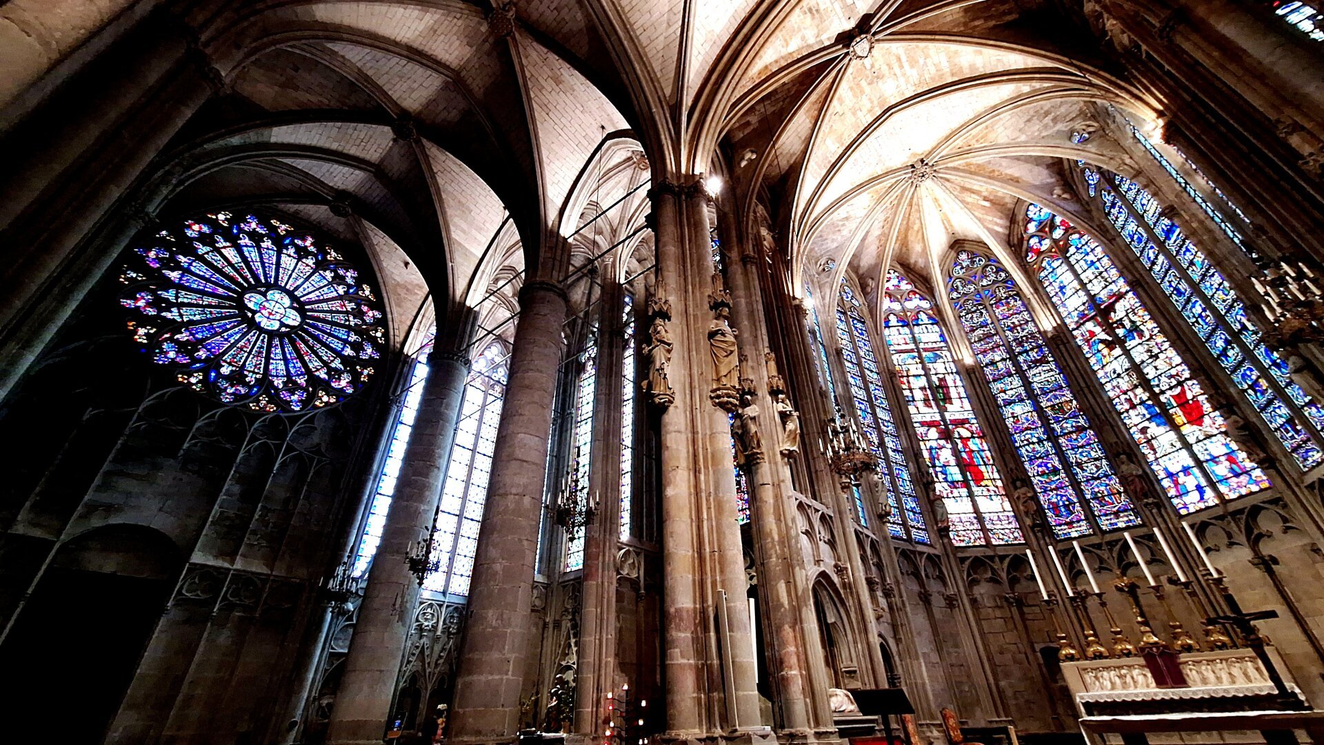 Inside of church, all posh, gilded and skylit