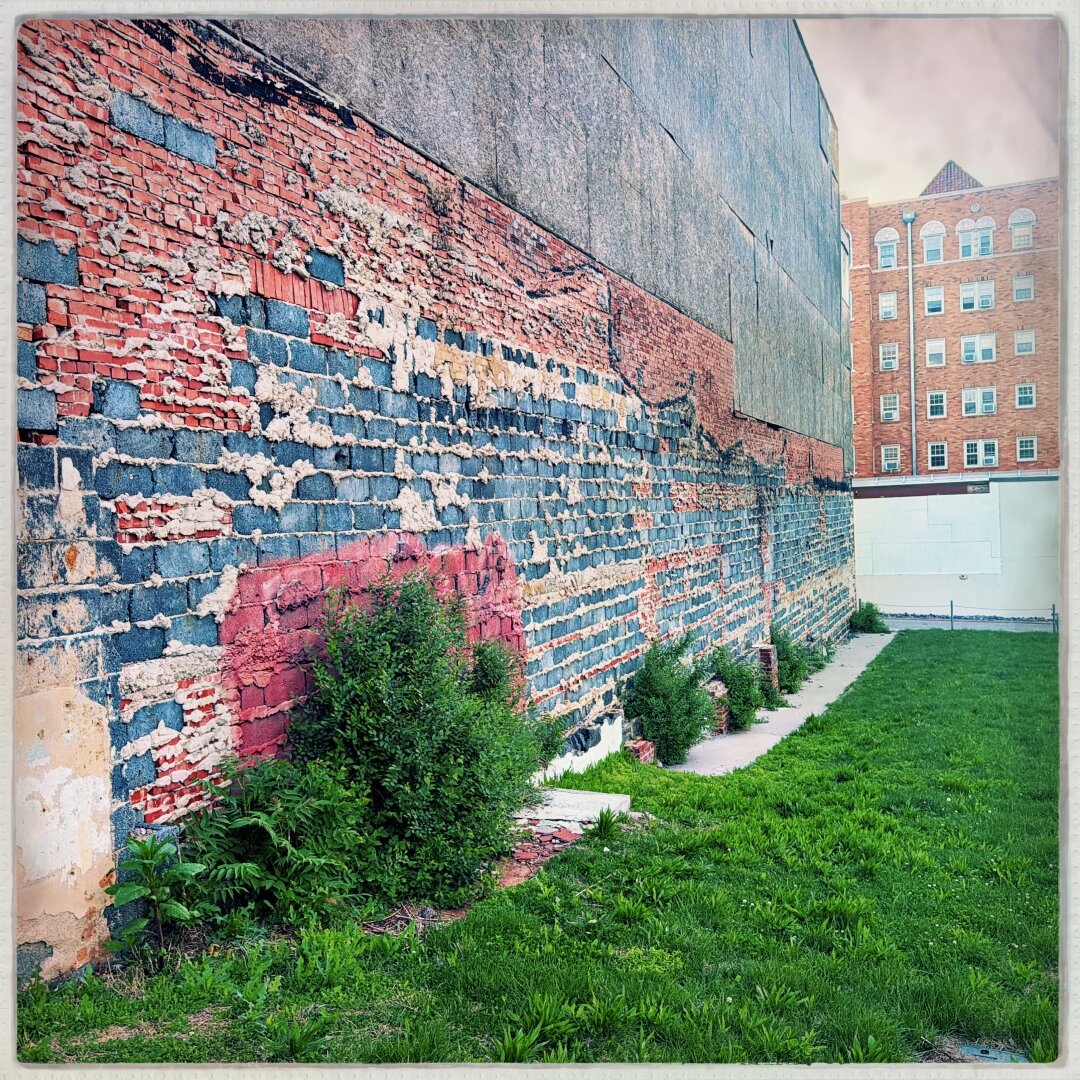 Brink wall