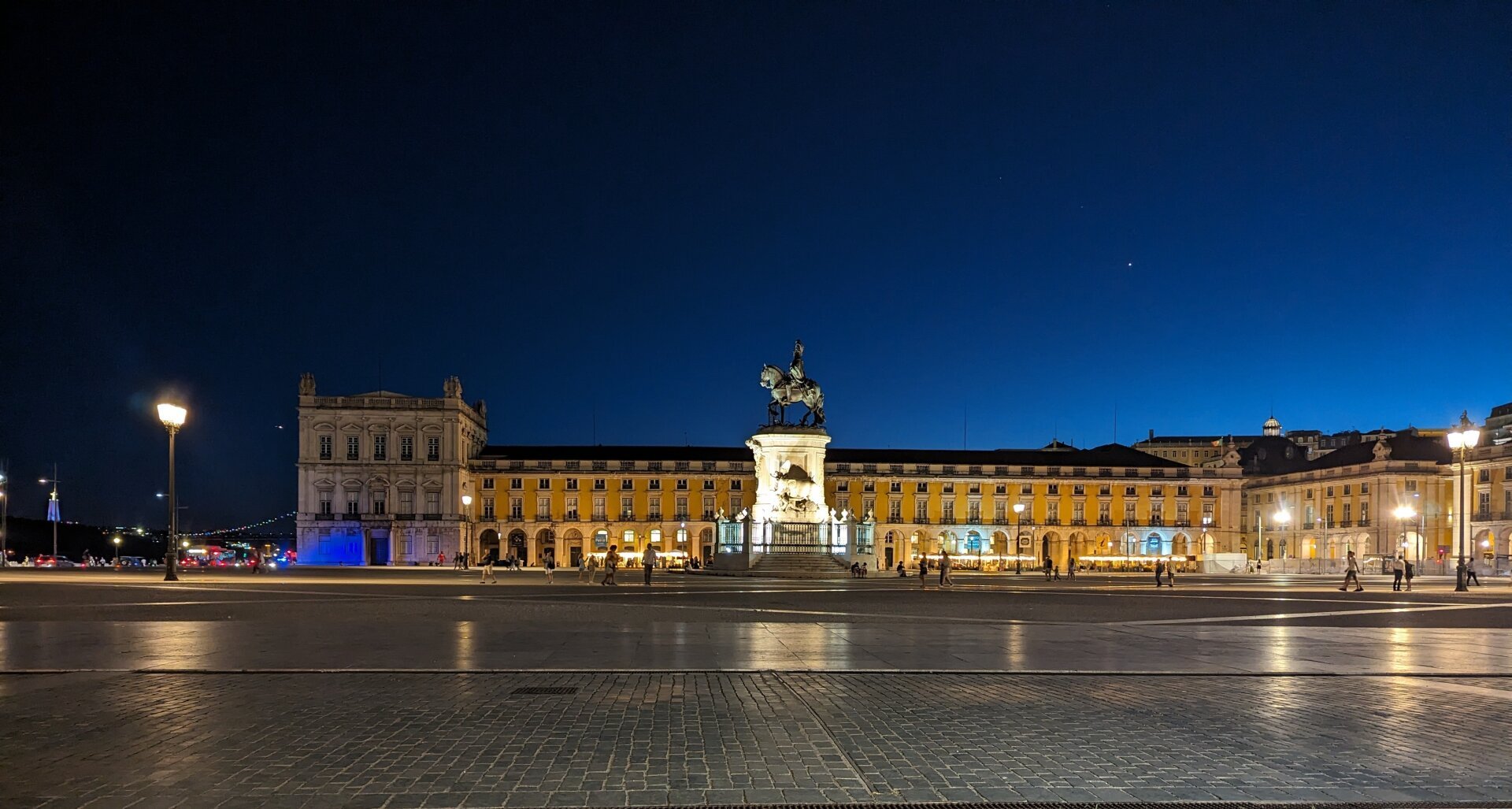 Praça do Comércio in Lisboa, Portugal. This city is absolutely charming.