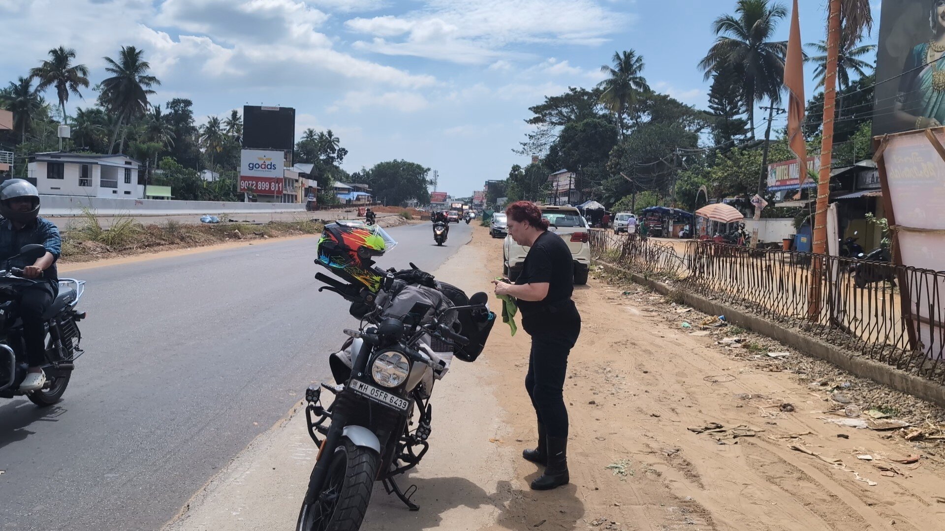 Dalma at a dusty roadside in Kerala