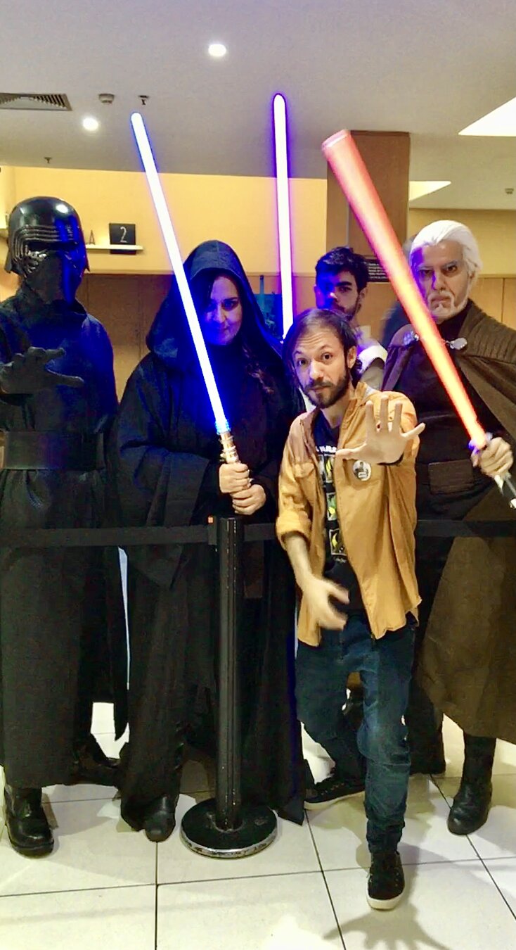 Me posing with cosplaying count dooku, a sith woman, Kylo Ren and a Jedi.