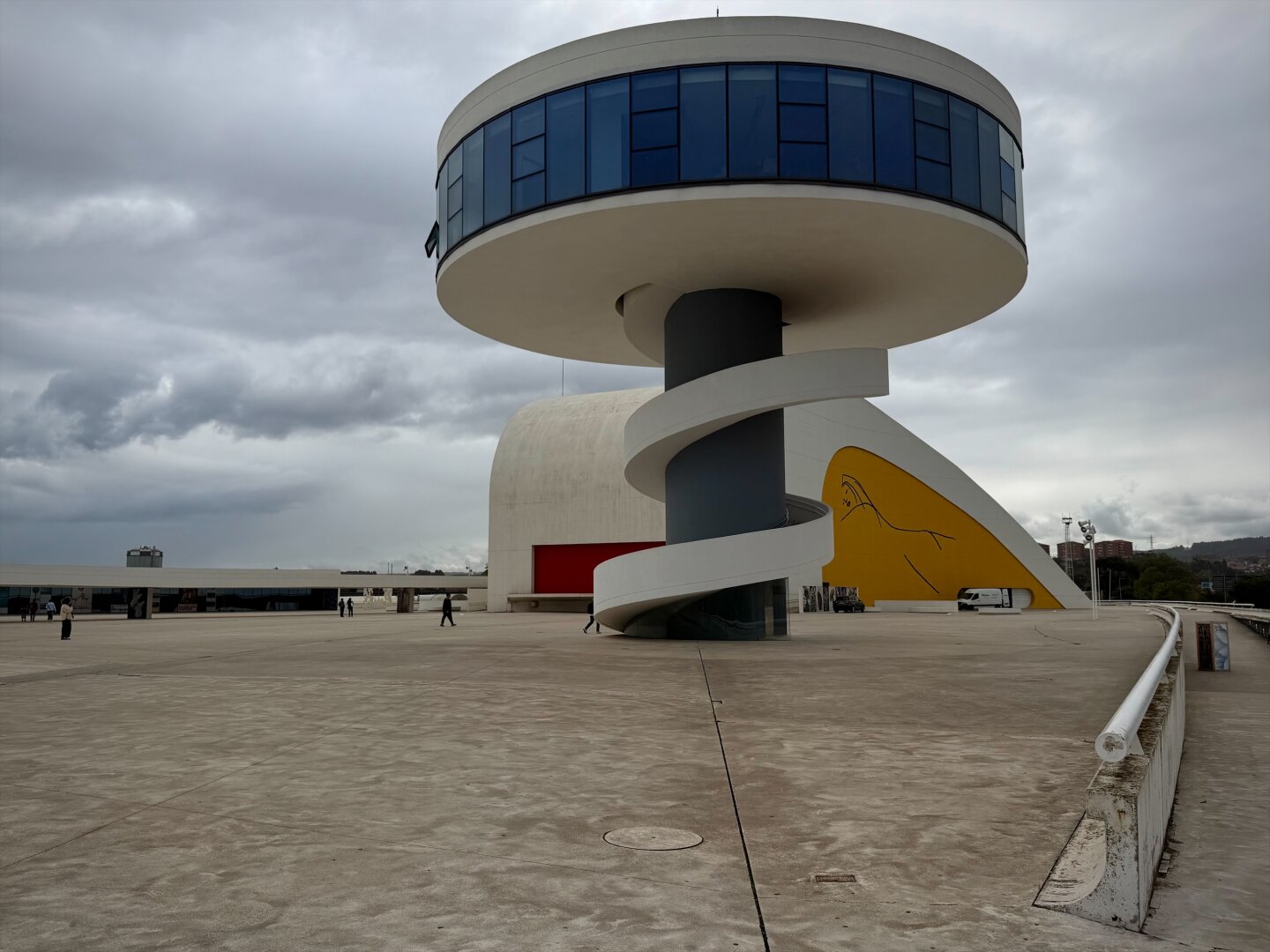 Avilès, Centro Oskar Niemeyer