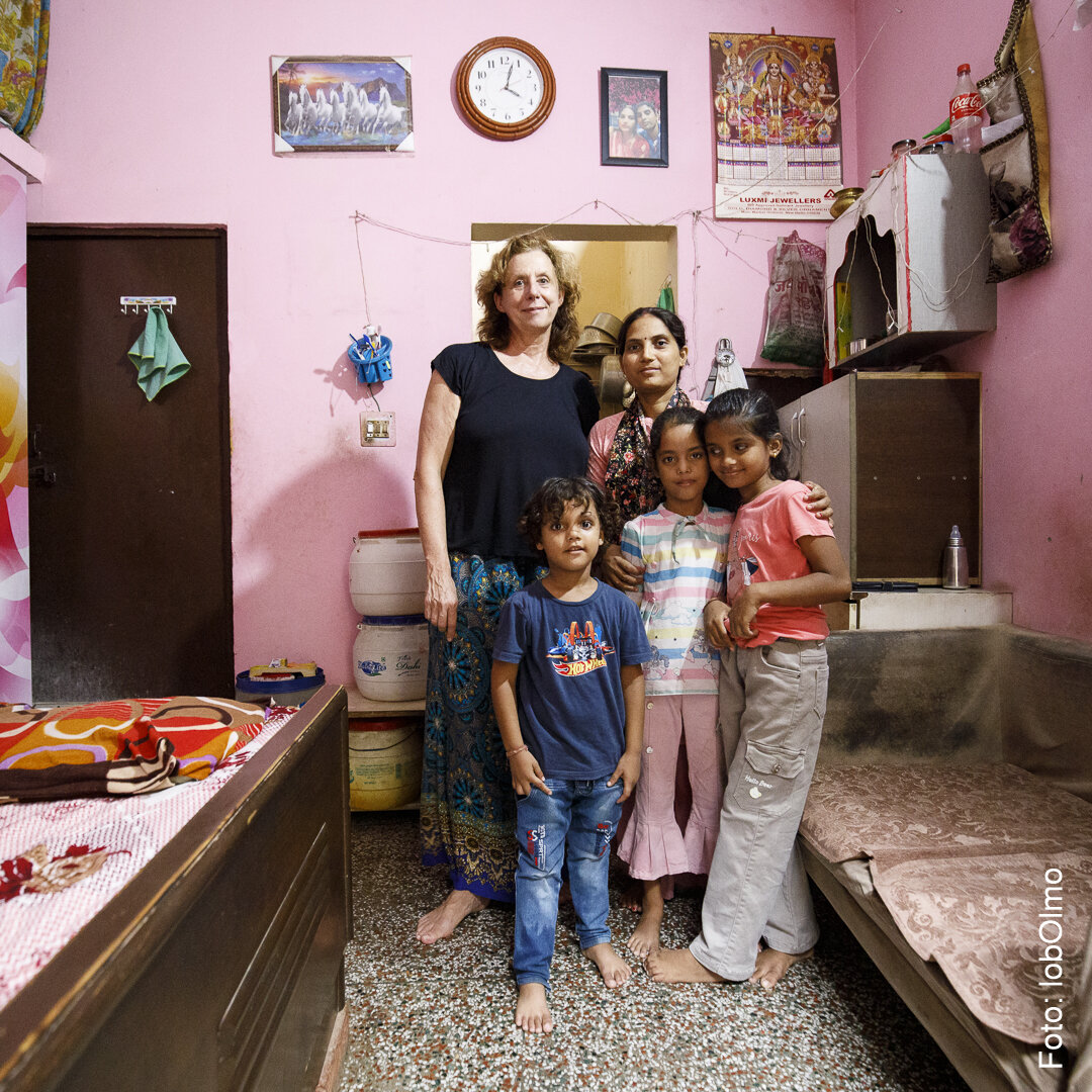 Jutta und Amjali in ihrem Einzimmerappartment