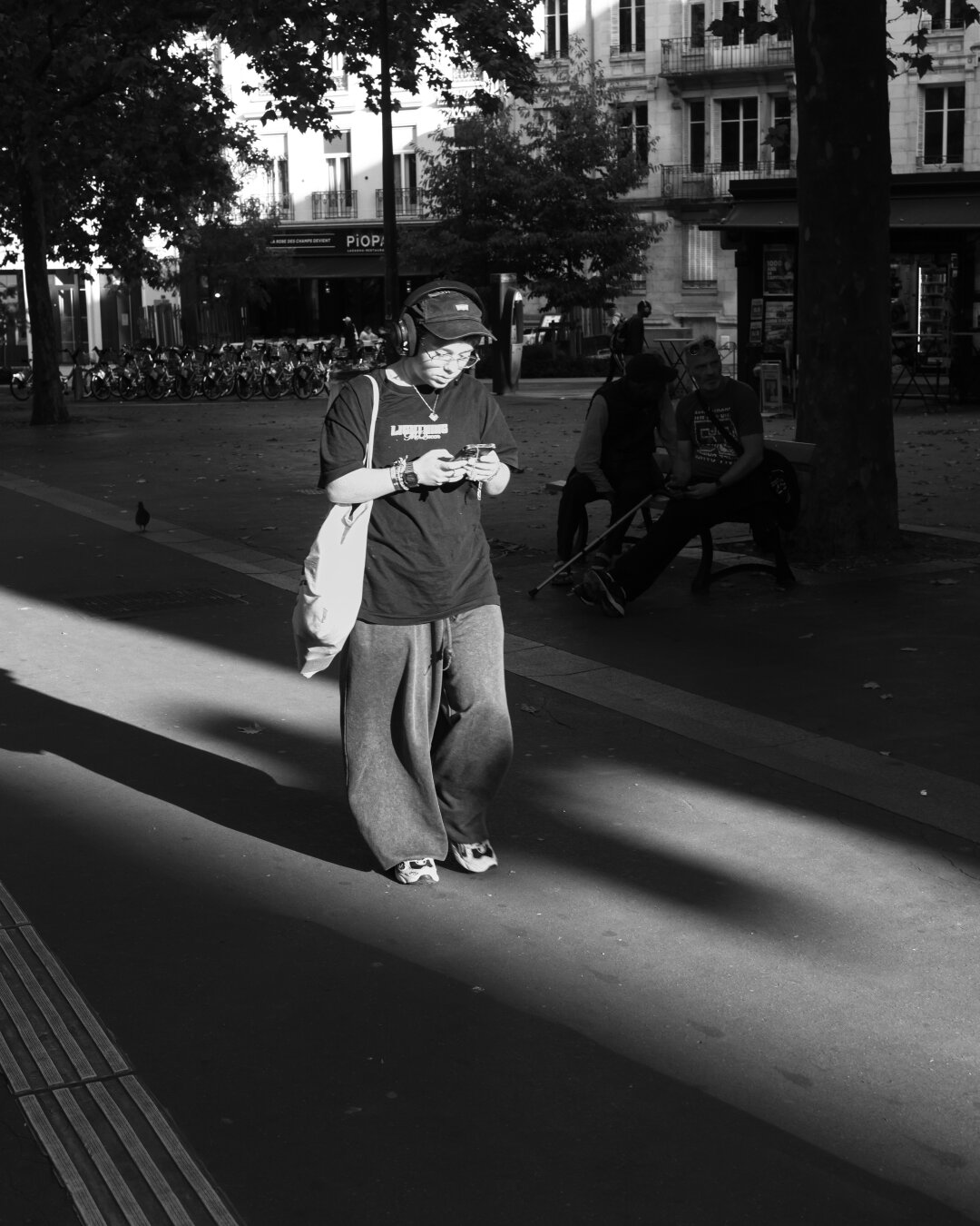 Flânerie, Nancy

Canon R5 + RF 45mm f/1.2

#blackandwhite #photoderue #streetphotography #CanonR5 #my_eos_photo